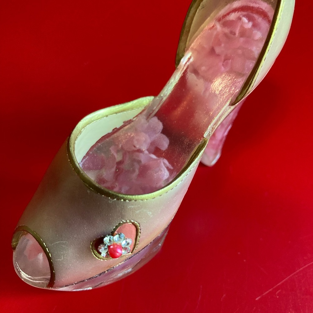 Popular Imports Nostalgia Miniature Shoe.